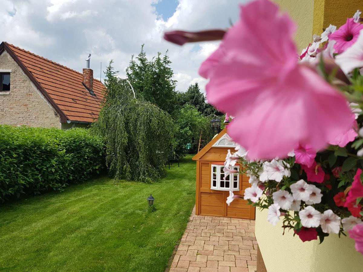 Zlty Dom Vrbov Apartment ภายนอก รูปภาพ