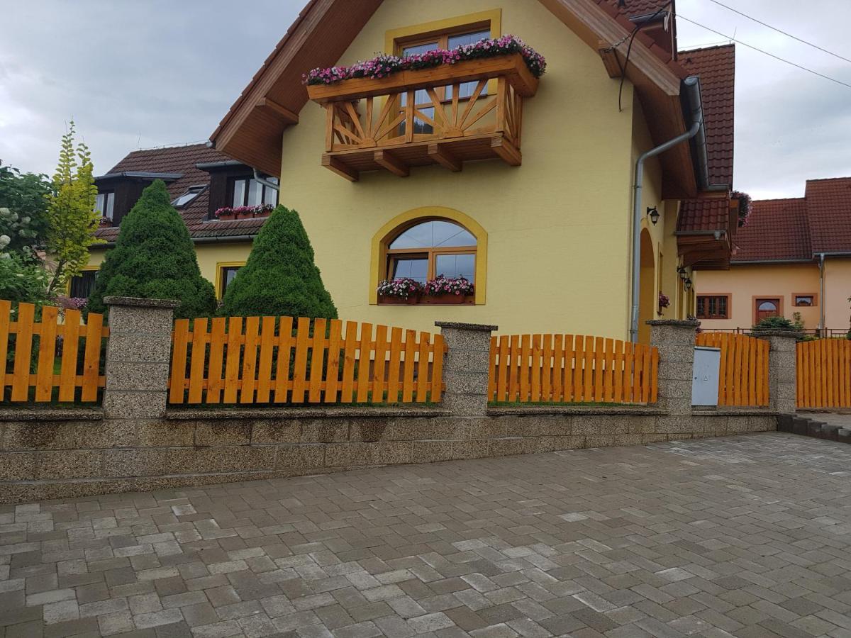 Zlty Dom Vrbov Apartment ภายนอก รูปภาพ