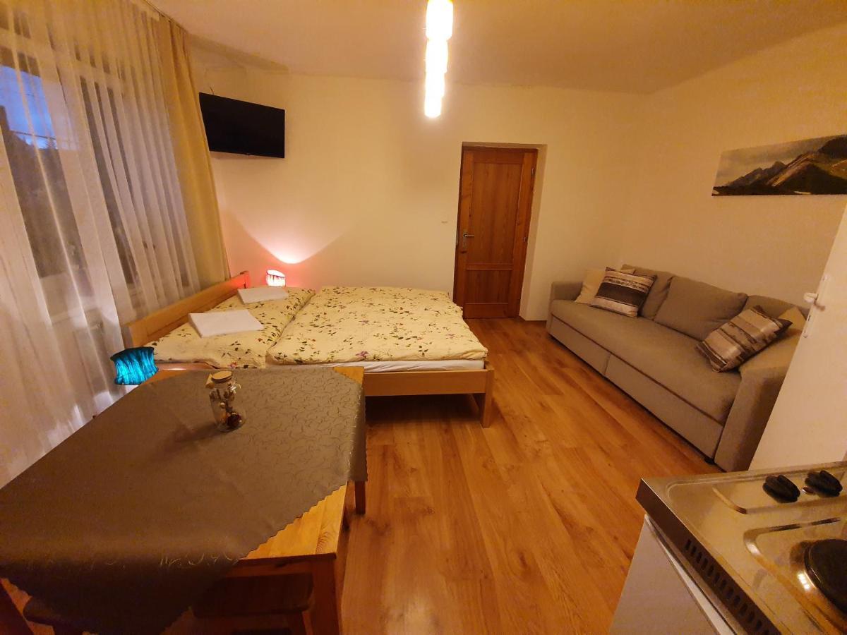 Zlty Dom Vrbov Apartment ภายนอก รูปภาพ