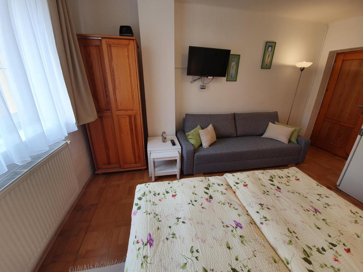 Zlty Dom Vrbov Apartment ภายนอก รูปภาพ