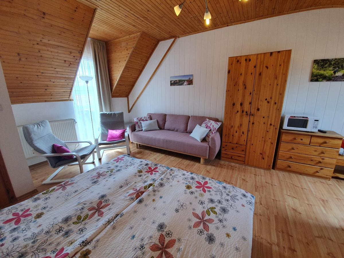 Zlty Dom Vrbov Apartment ภายนอก รูปภาพ