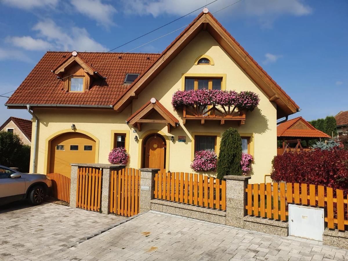 Zlty Dom Vrbov Apartment ภายนอก รูปภาพ